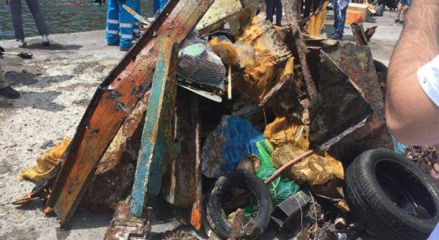 Acireale, volontari raccolgono oltre 1500 kg di rifiuti dal fondale e dalla spiaggia di Santa Maria la Scala