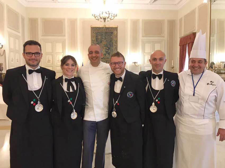 Lo chef catanese Gianluca Mignemi, accanto al bistellato Pino Cuttaia al pranzo per il gruppo dei consorti del G7