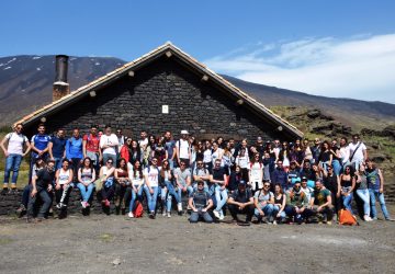 &ldquo;ScarpinAres&rdquo;: un centinaio di ragazzi, tra curiosi e temerari delle escursioni, hanno attraversato i sentieri dell&rsquo;Etna