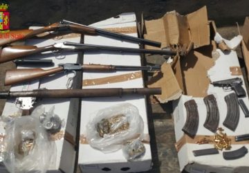 Arsenale a casa: arrestata una donna di 44 anni