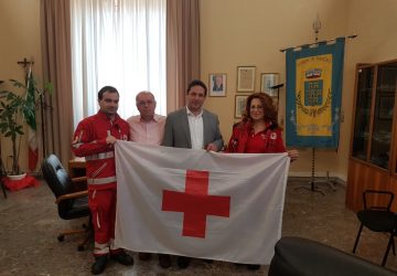 Mascali, esposto in Municipio il vessillo della Croce Rossa Italiana