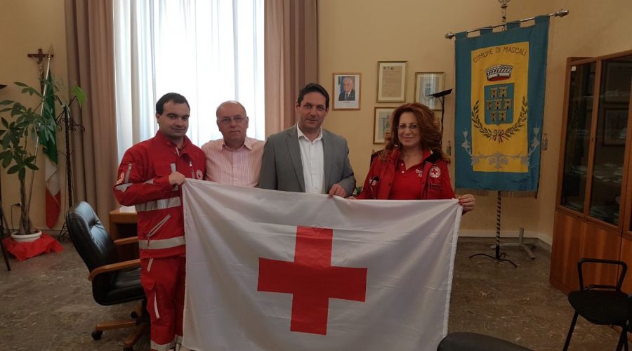 Mascali, esposto in Municipio il vessillo della Croce Rossa Italiana