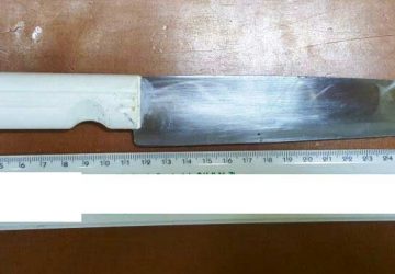 Riposto, minaccia con coltello moglie e figlio. Maltrattamenti e vessazioni da oltre due anni: arrestato 58enne