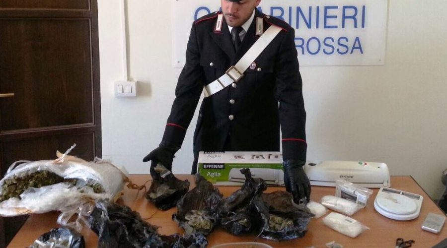 Intera famiglia si sostenta con lo spaccio: in manette padre e tre figli. Sequestrata droga per oltre 25.000 euro