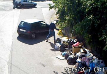 Acireale, controlli sul conferimento dei rifiuti: multati 150 sporcaccioni