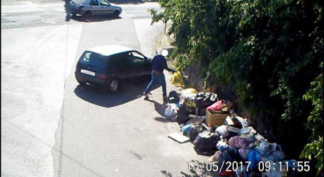 Acireale, controlli sul conferimento dei rifiuti: multati 150 sporcaccioni