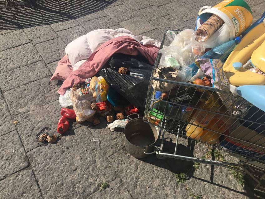 Giarre, piazza Arcoleo nel degrado