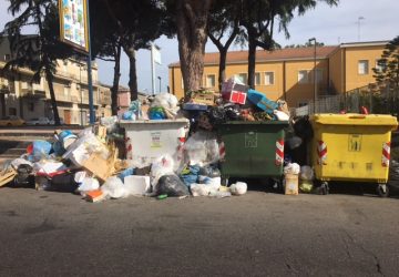 Giarre, festeggiamenti patronali tra i rifiuti