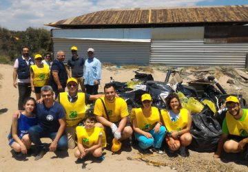 Volontari di ripuliscono tratto di spiaggia nell'Oasi del Simeto: raccolte tonnellate di rifiuti