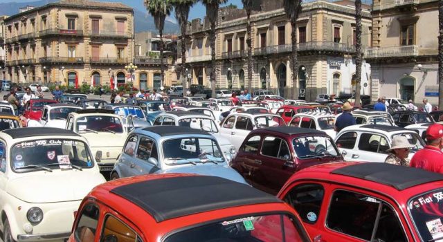 Giarre, successo per la IV edizione del raduno Fiat 500