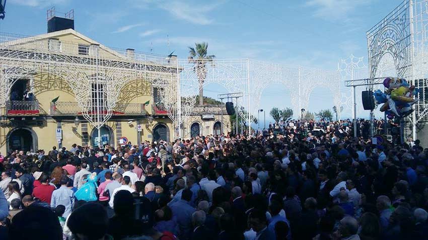 Sant’Alfio: quasi 4.000 persone per i tre Santi