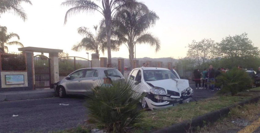 Mascali, incidente sulla parallela di Fondachello: traffico paralizzato. Bilancio di tre feriti