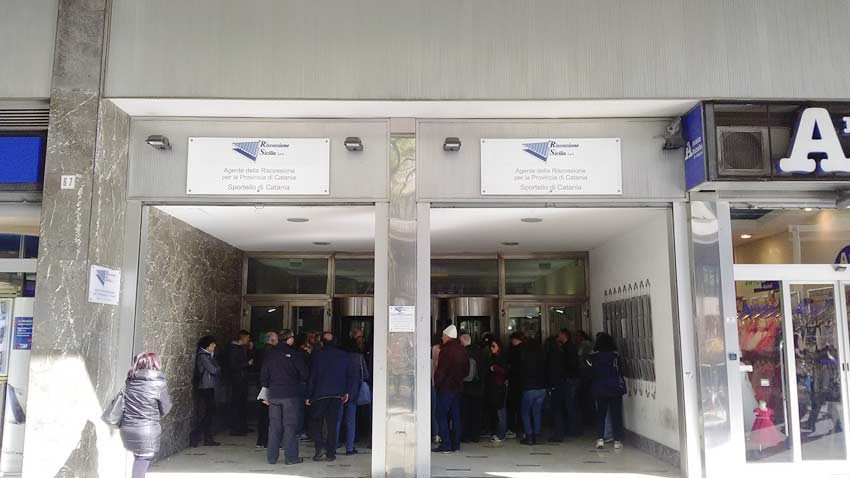 Da 5 mesi senza stipendio: domani a Palermo sciopero regionale dei notificatori di Riscossione Sicilia