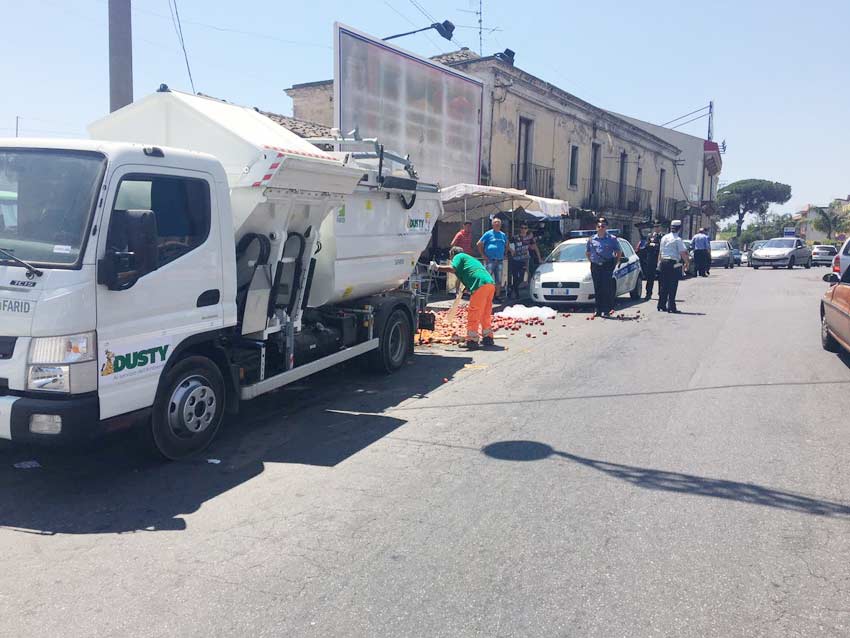 Giarre, nuovo blitz contro gli ambulanti abusivi. Sequestri a Trepunti e viale Libertà VIDEO