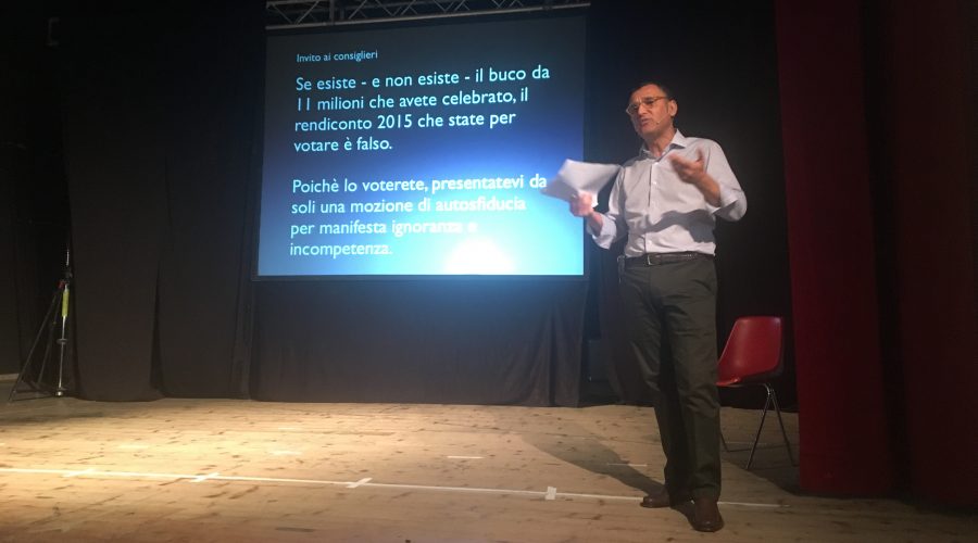 Giarre, Roberto Bonaccorsi sfida il sindaco D’Anna sui numeri: “Amministrazione insipiente: fatevi aiutare” VIDEO