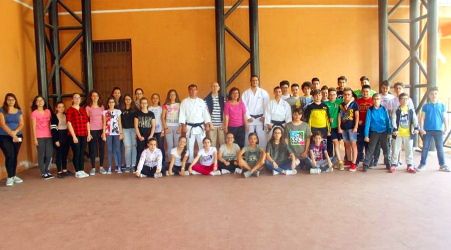 Francavilla di Sicilia: gli alunni dell’Istituto Scolastico Comprensivo a lezione di Karate