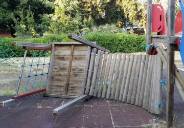 "Bambinopoli della villa a Pedara completamente degradata. A rischio l&rsquo;incolumit&agrave; dei bambini": la denuncia di un lettore