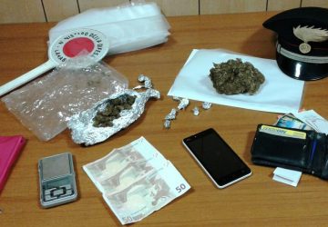 Preparava in casa la droga da spacciare: 28enne in manette ad Aci Sant&rsquo;Antonio