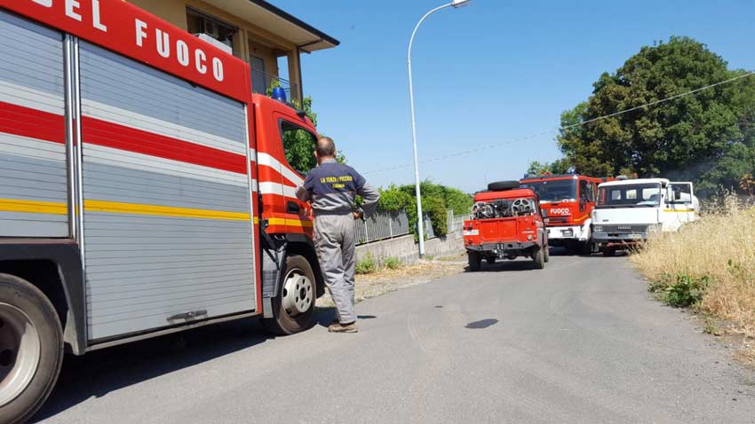 Catania, incendio divampa in una abitazione di via Mazzaglia