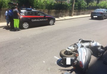 Giarre, scontro tra un'auto e uno scooter in via Gioberti. Un ferito