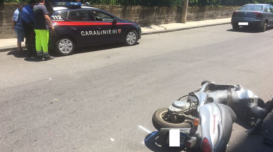 Giarre, scontro tra un’auto e uno scooter in via Gioberti. Un ferito
