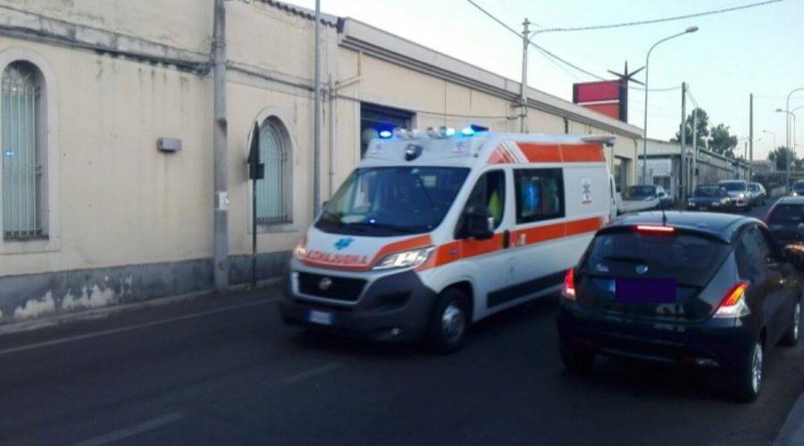 Santa Maria la Strada, incidente tra auto e scooter: un ferito lieve