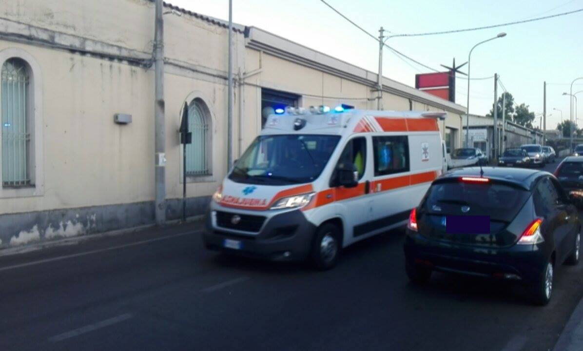 Santa Maria la Strada, incidente tra auto e scooter: un ferito lieve