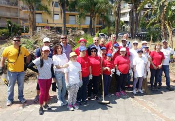Giarre: i marines della base di Sigonella	e i volontari della &ldquo;Bottega dell&rsquo;arte&rdquo; e del Wwf ripuliscono Largo Cismon del Grappa