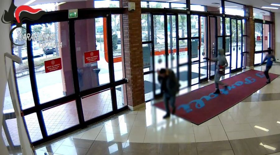 Rapinarono gioielleria ai Portali: tre arresti VIDEO