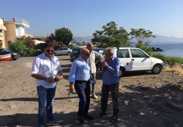 Riposto, nuova bonifica rifiuti in spiaggia. Sopralluogo del sindaco e della Tech
