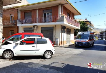 Randazzo: pesante scontro ad un incrocio. Un ferito