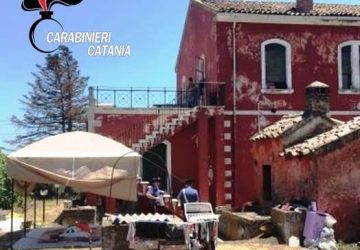 Giarre, nuovo blitz dei Cc nella casa cantoniera di via Zummo: arrestata una donna