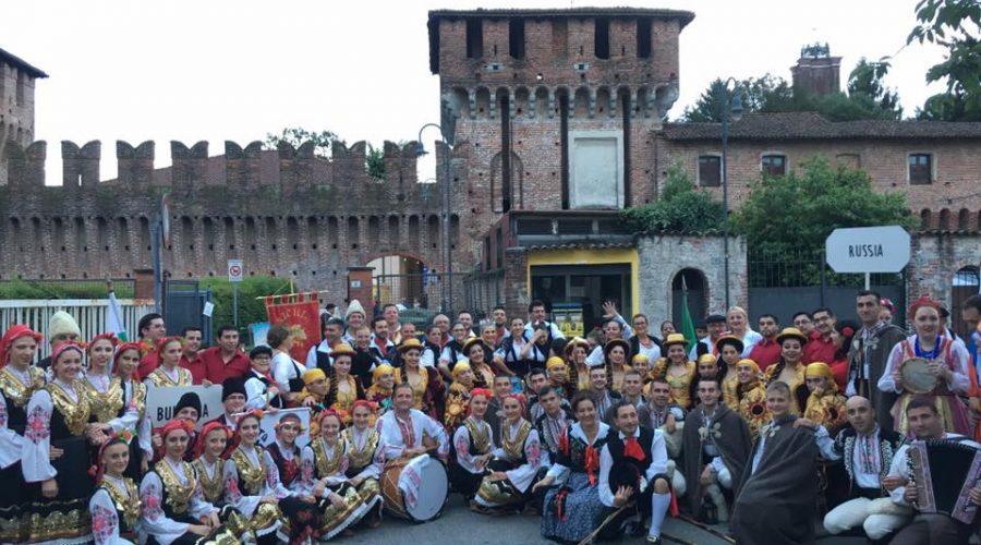 Il folklore del gruppo Vecchia Jonia al 16° Raduno Folkloristico Internazionale di Galliate