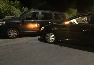 Fondachello: auto sbanda e centra auto posteggiate