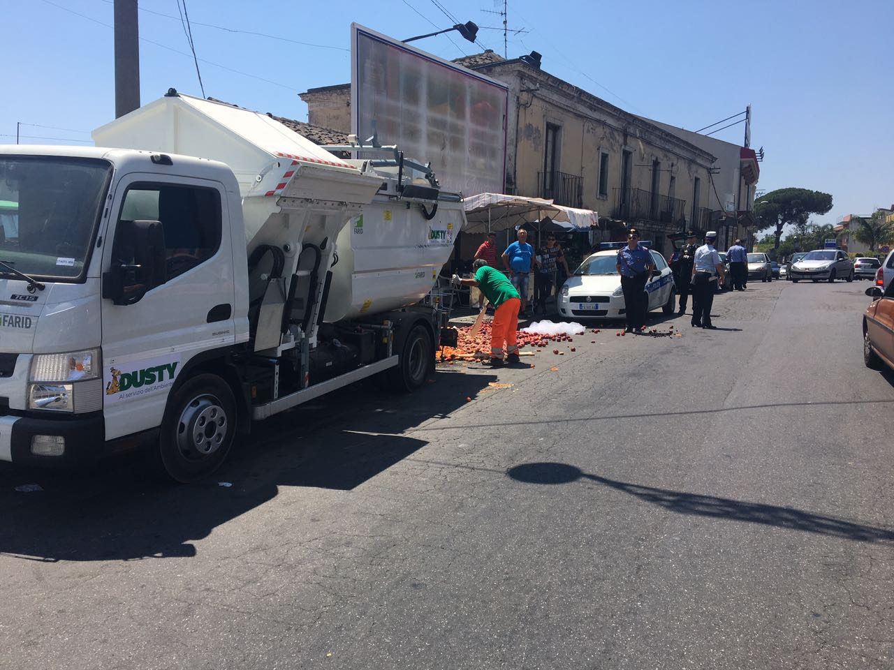 Ambulantato selvaggio a Giarre: il Tribunale di Catania annulla un sequestro di frutta per “deficit motivazionale”