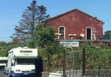 Giarre, nomadi occupano casa cantoniera Anas di San Leonardello
