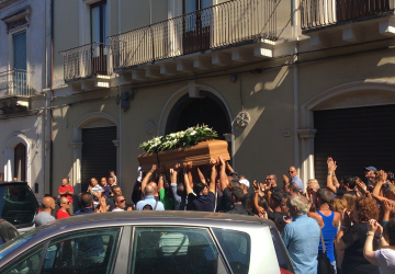 Riposto si stringe nel dolore per la tragica perdita di Salvo Natalello