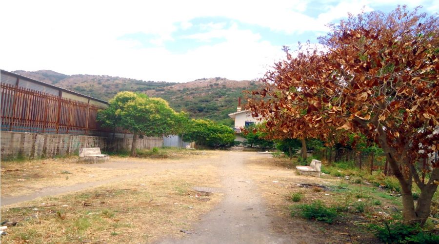 Francavilla di Sicilia: una piazzetta “fantasma” in contrada Barilaro