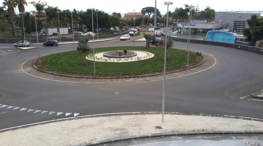 Giarre, simbolo di mediocrità: rotatoria da tre mesi al buio