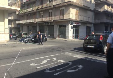 Giarre, incidente via Cairoli: conducente Peugeot non aveva la patente