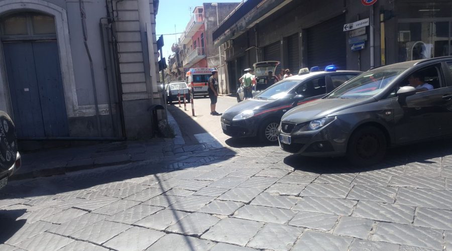 Giarre, tenta di rubare auto e imbocca a senso unico la via San Giuliano travolgendo alcune Giarre, tenta di rubare auto e imbocca a senso unico la via San Giuliano travolgendo alcune