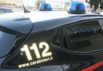 Agli arresti domiciliari minaccia e maltratta madre e sorella: in manette 41enne