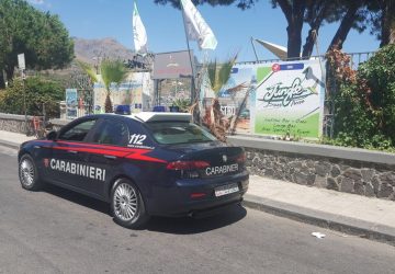 Giardini, in piena notte tentano di svaligiare il Lido di Naxos: arrestati in sei