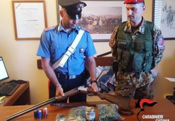 Trecastagni: detenevano e coltivavano marijuana in una casa rurale. Arrestati un uomo ed una donna