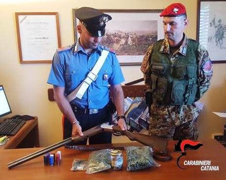 Trecastagni: detenevano e coltivavano marijuana in una casa rurale. Arrestati un uomo ed una donna