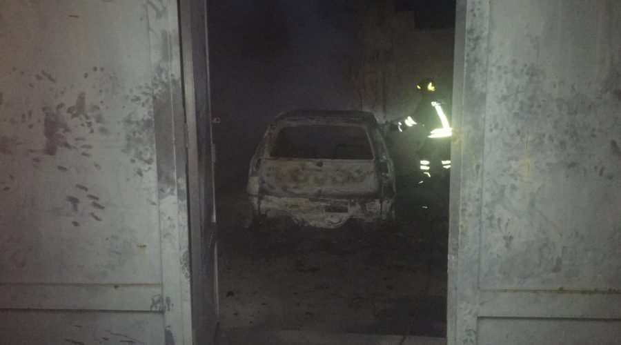 Macchia, incendio in via Pacinotti. Distrutta una vettura