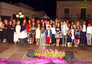 Linguaglossa: Daniela Cavallaro e le sue &ldquo;voci di fine estate&rdquo; incantano Piazza Matrice