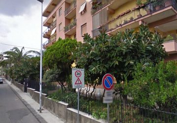 Giarre, evade dai domiciliari e ruba due telefonini in auto. Manette per una 30enne