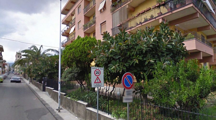 Giarre, evade dai domiciliari e ruba due telefonini in auto. Manette per una 30enne