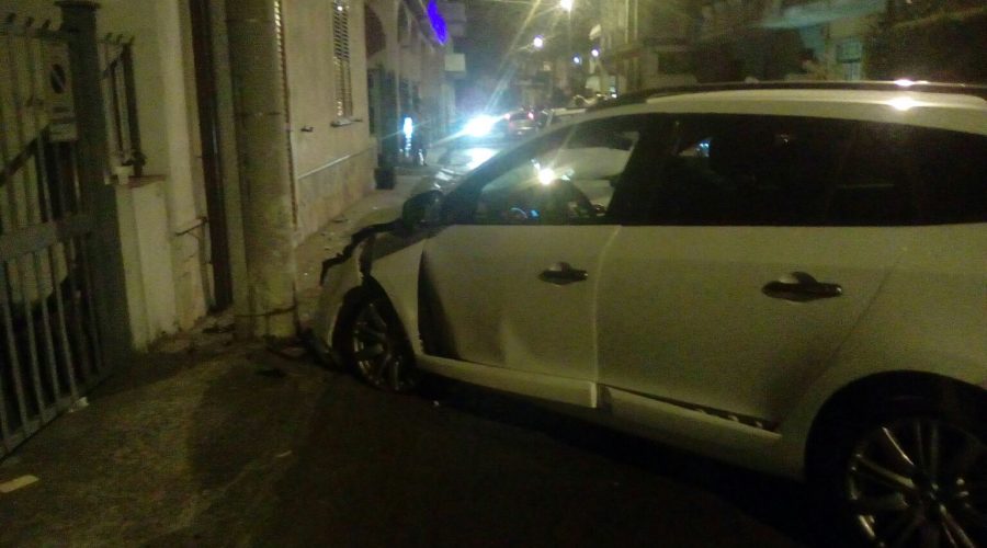 Riposto, incidente autonomo in via Marco Polo: un ferito lieve